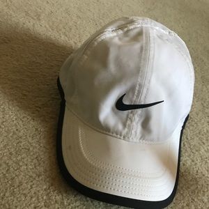 Nike featherlight dry-fit hat